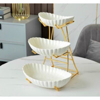 KHAY ĐỰNG BÁNH KẸO HOA QUẢ SỨ 3 TẦNG VIỀN VỎ SÒ CÓ GIÁ BẰNG KIM LOẠI - ANTH663 - Màu Trắng