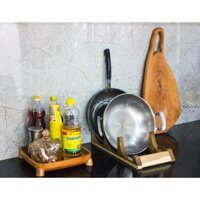 Khay gỗ xếp chảo gọn gàng làm bằng gỗ keo