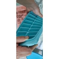 Khay làm đá nhựa dẻo silicon 16 ô có nắp đậy