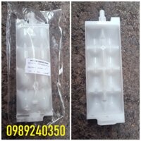 Khay làm đá xoay tủ lạnh Hitachi 8 viên mới chính hãng