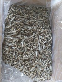 Khô cá cơm 100k, cá nục 100k, cá chỉ vàng 180k, tép khô 100k