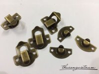 Khóa móc gài then cửa bàn cờ cổ