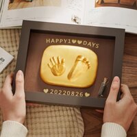 Khung Ảnh In Dấu Chân Tay Và Bàn Chân Em Bé Xinh Xắn Toàn Bộ