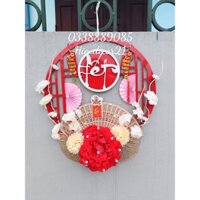 Khung tròn treo trang trí Tết - Nón lá, mẫu đơn vàng, cúc râu đỏ, cúc họa mi vàng, đào thân cổ trắng, rẻ quạt đính ngọc