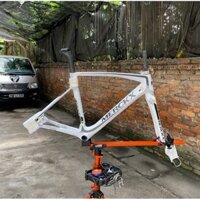 Khung xe đạp Carbon Merckx Bỉ chính hãng màu Trắng xám