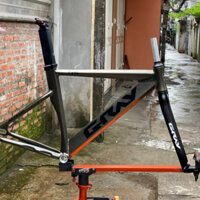 Khung xe đạp Fixed Gear Gray F15 Càng Carbon Kèm chén cổ + cọc yên + khóa cọc yên màu Xám nhũ đen