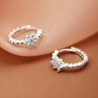 Khuyên vòng bi mặt hoa đá cho nữ E478 LANN