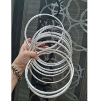 Kiềng bạc tròn chụp ảnh áo dài