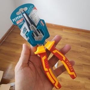Kìm mũi nhọn mỏ dài cách điện 8inch Total THTIP2381
