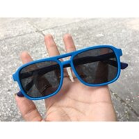 Kính râm cho bé trai