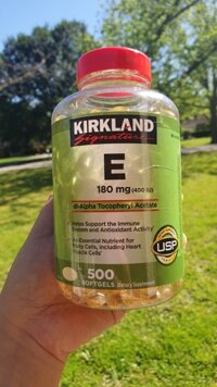 Kirkland Signature Vitamin E 400 IU = 180 mg 500 Softgels.