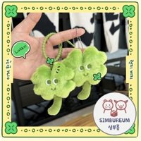 Korea Cute Lucky Vicky Four-Leaf Clover Soft Plush Doll Keychain Smile Lucky Clover Key Holder ; Móc chìa khóa búp bê vải nhung mềm hình cỏ bốn lá may mắn dễ thương của Hàn Quốc