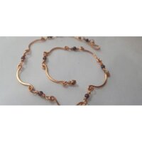 Lắc chân đá Garnet