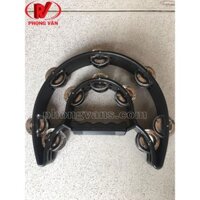 Lắc tay tambourine trong phòng hát karaoke