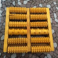 Lăn chân gỗ lưu thông máu huyết