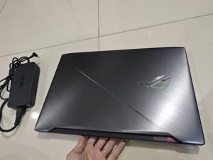 Laptop Asus ROG Strix Scar GL703VM-EE095T - Intel Core i7-7700HQ, 16GB RAM, 1TB HDD+256GB SSD, VGA NVIDIA GeForce GTX 1060 6GB, 17.3 inch