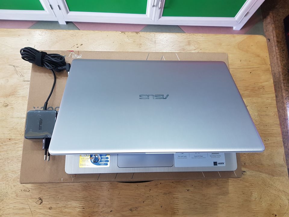 Laptop Asus Vivobook S14 S430FA-EB074T - Intel core i5-8265U, 4GB RAM, HDD 1TB, Intel UHD Graphics 620 14 inch