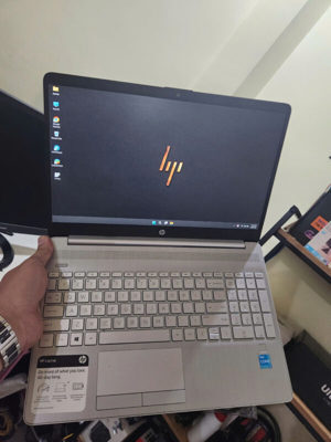 Laptop HP 15-DW3033dx 405F6UA - Intel Core i3 1115G4, 8GB RAM, SSD 256GB, Intel UHD Graphics, 15.6 inch
