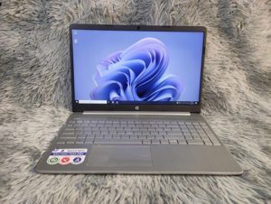 Laptop HP 15s-fq1107TU 193Q3PA - Intel Core i3-1005G1, 4GB RAM, SSD 256GB, Intel UHD Graphics, 15.6 inch