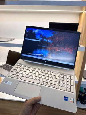Laptop HP 15s-fq5077TU 6K797PA - Intel Core i7-1255U, 8GB RAM, SSD 512GB, Intel Iris Xe Graphics, 15.6 inch