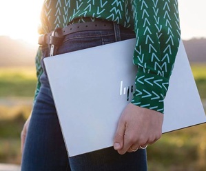 Laptop HP Envy 13-ah1011TU 5HZ28PA - Intel core i5-8265U, 8GB RAM, SSD 256GB, Intel UHD Graphics 620, 13.3 inch