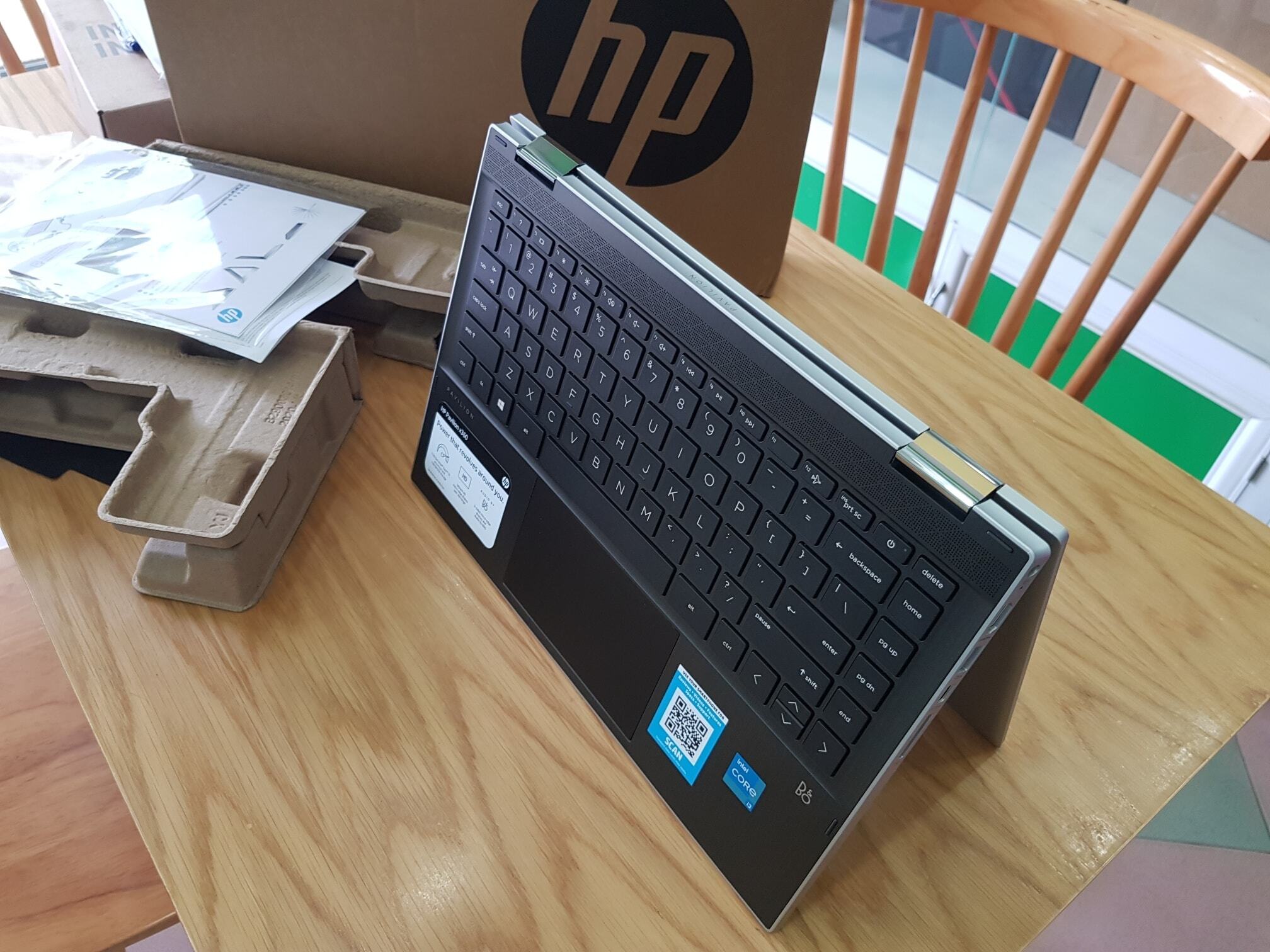 Laptop HP Pavilion x360 m Convertible 14m-dw1013dx - Intel core i3-1115G4, 8GB RAM, SSD 128GB, Intel Iris Xe Graphics, 14 inch