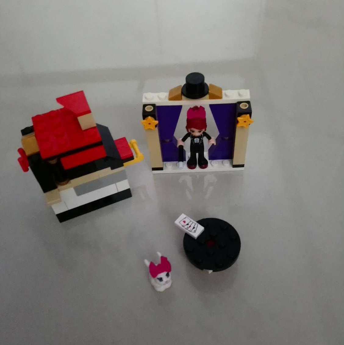 Bộ xếp hình Ảo thuật gia Mia Lego Friends 41001