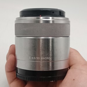 Ống kính Sony E 30mm F3.5 Macro SEL30M35