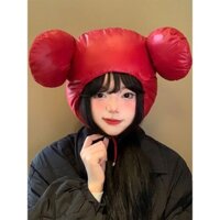 LINH TUXEDO - MŨ NÓN PHAO CHẤT DA  MÀU ĐỎ CỤC KẸO POOM POOM