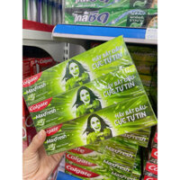 Lóc 6 cây kem đánh răng Colgate tra xanh.