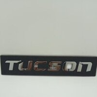 logo chữ nổi TUCSON chất liệu nhựa ABS mạ bóng chuyên dùng cho xe toyota, có miếng dán kèm theo