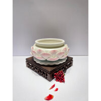 Lư hương gốm hình dáng hoa sen, trang trí bàn thờ