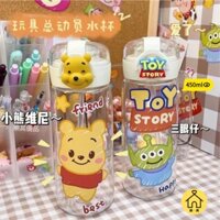 【LUCKY】Bình Đựng Nước Di Động Bằng Nhựa Trong Suốt Họa Tiết Gấu Và Dâu Tây Dễ Thương Chịu Nhiệt Tốt Kèm Ống Hút Tiện Dụng
