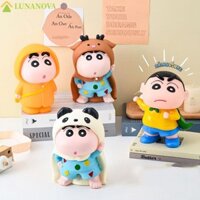Lunanov Crayon Shin-Chan Piggy Bank, Crayon Shin Chan Tiết Kiệm Xe Tăng Hoạt Hình Hộp Đựng Tiền, Mô Hình Ngân Hàng Heo Con Mô Hình Dung Tích Lớn Trang Trí Anime Trẻ Em Hộp Bảo Quản Trẻ Em Trẻ Em / Trẻ Em