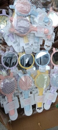 Lược chải tóc mini có gương tai thỏ