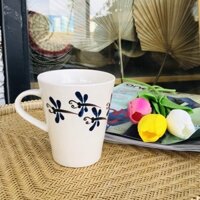 Ly (Cốc) Uống Nước Có Quai Cầm Chất Liệu Sứ Trang Men Họa Tiết Vẽ Tay - Kích Thước : D9.5* Cao 9.5cm, Thể Tích 200 ml