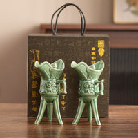 Ly rượu gốm sứ cổ điển 0.05kg Ly Baijiu Ly rượu Ly ba chân Ly sứ Celadon Chén rượu Bộ quà tặng hai ly sáng tạo