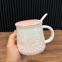 Ly sứ họa tiết Thỏ dập nổi có kèm muỗng sứ và nắp sứ