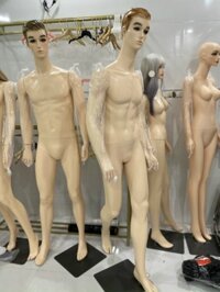 Ma nơ canh nam toàn thân màu da vàng