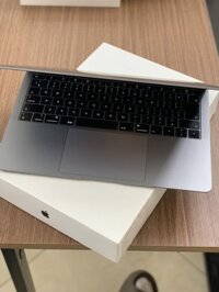 Macbook Pro 2017 13.3″ Non Touch Silver – I5/16GB/128