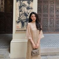 Mai Chi, áo dài cách tân tơ sống thêu hoa nổi, dáng suông bồng bềnh