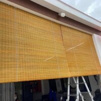 Mành trúc trang trí Sơn vàng che nắng che mưa bao gồm dây kéo ròng rọc