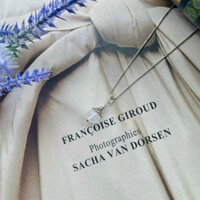 Mặt dây chuyền đá mặt trăng