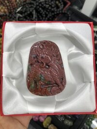 Mặt dây chuyền Kỳ Lân phong thủy đá ngọc băng tảo - Đỏ