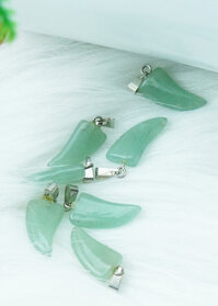 Mặt dây chuyền phong thủy đá thạch anh xanh Aventurine - Răng nanh