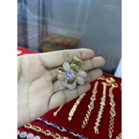 Mặt dây chuyền vàng hoa đính hột lớn