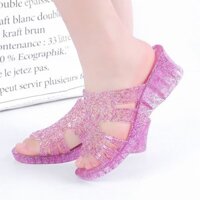Mặt hàng hot [3865 lần mua lại] Dép mùa hè nữ 2025, dép nhựa pha lê, gót cao, đế dày, dép nữ, dép wedge cho mẹ, dép ngoài trời