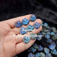 Mặt hồ ly xà cừ ôm hoa ánh xanh mạnh xuyên tâm 2mm