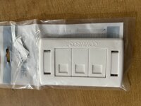 Mặt Nạ ổ cắm mạng âm tường COMMSCOPE/AMP 3 port chính hãng 2-1427030-3