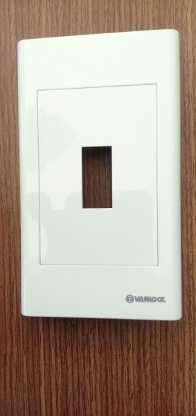 Mặt nhựa chứa 1 MCCB Sino S18121/AB